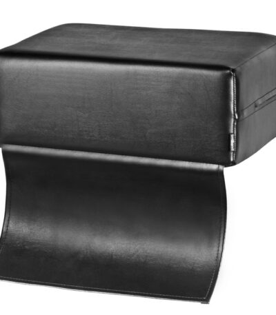 Asiento Infantil Negro En La Silla Del Barbero.